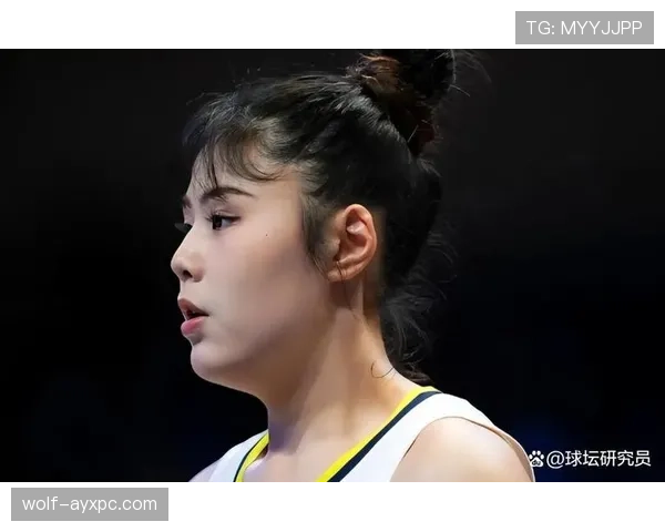 李月汝训练完啃鸡腿的样子,真的不像年薪千万的女篮顶流? 李月汝训练完啃鸡腿的样子,真的不像年薪千万的女篮顶流?